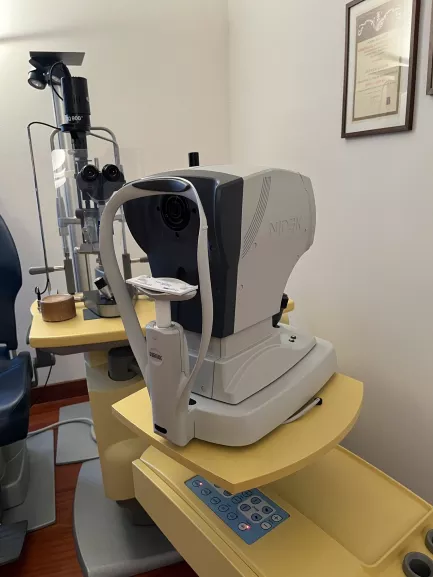 attrezzature studio oculistico