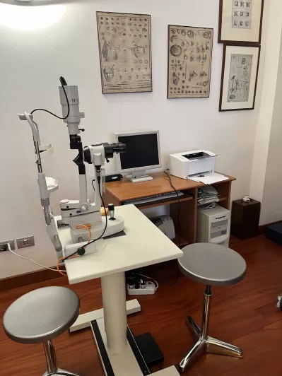 attrezzature studio oculistico